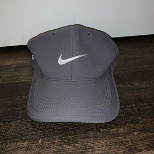 New with Tags- Adult Unisex Nike Golf Hat